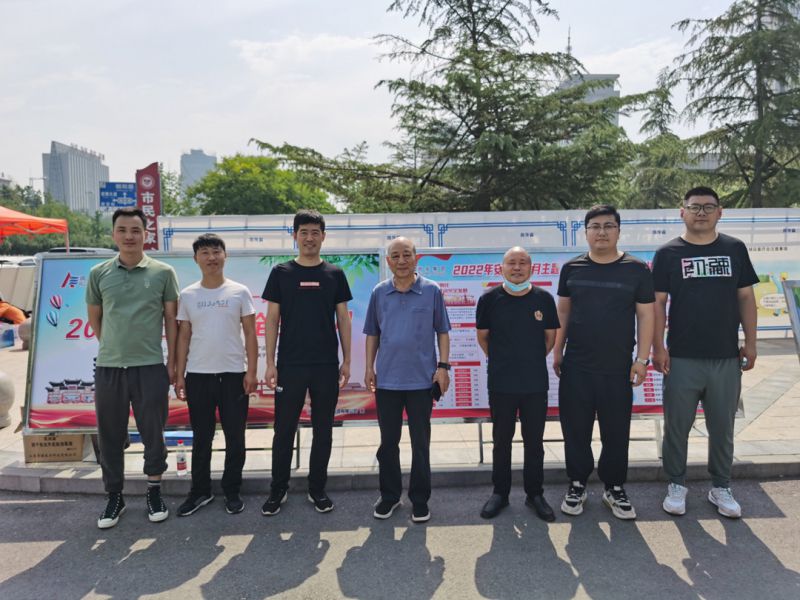 遵守安全生產(chǎn)法 當(dāng)好第一責(zé)任人|集團(tuán)公司積極參加安陽市“安全宣傳咨詢?nèi)铡被顒樱?>
                                                                    </div>
                                <div   id=